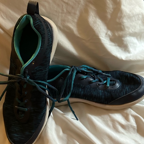 GUC Vionic tennis shoes. Size 9.5. - Picture 3 of 12